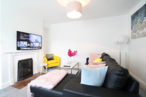 Virexxa Aylesbury Centre - Deluxe Suite - 3Bed House with Free Parking